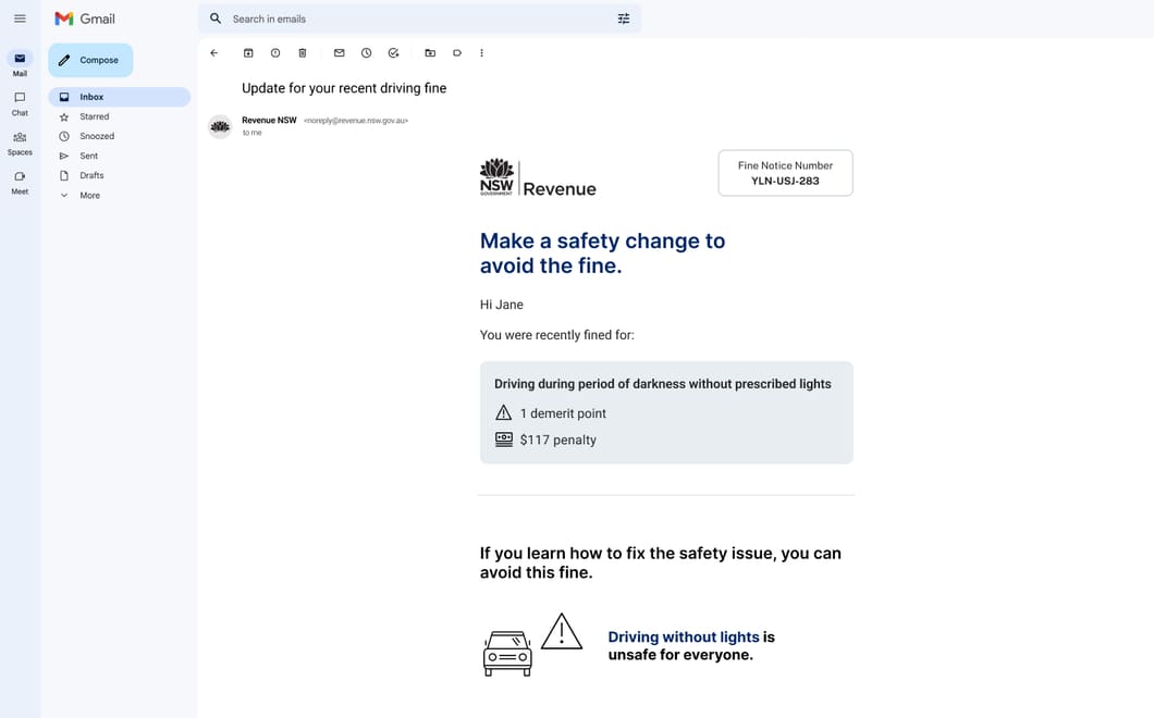 Ein Screenshot einer E-Mail mit der Überschrift „Make a safety change to avoid the fine“, in der erklärt wird, dass die empfangende Person wegen Fahrens ohne Licht belangt wurde, das Bußgeld aber vermeiden kann, wenn sie das Problem behebt.